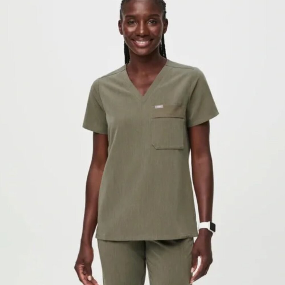 Figs Women's Heathered Olive Bei - Classic Cargo Scrub Top Size Large